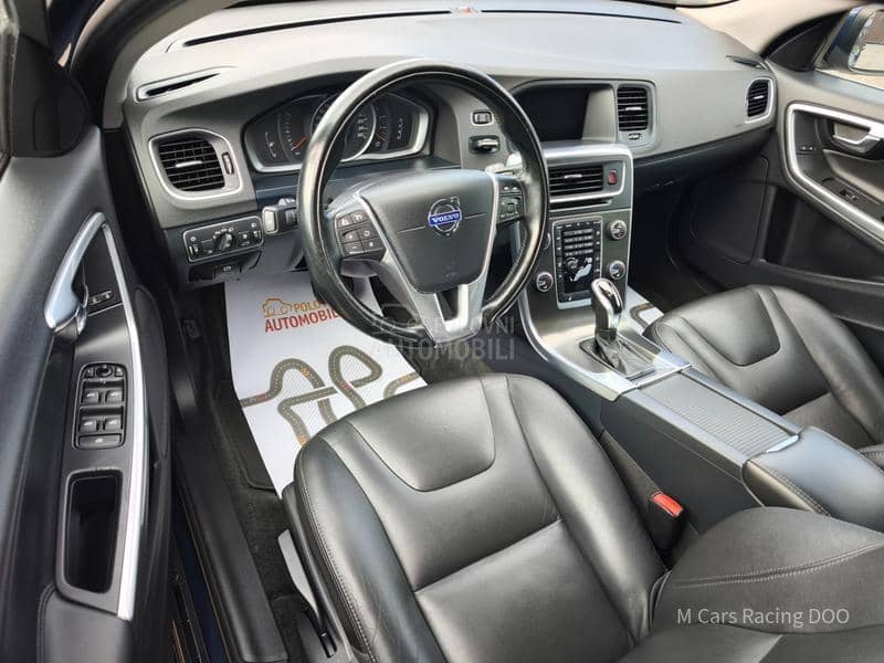 Volvo V60 D5 MOMENTUM