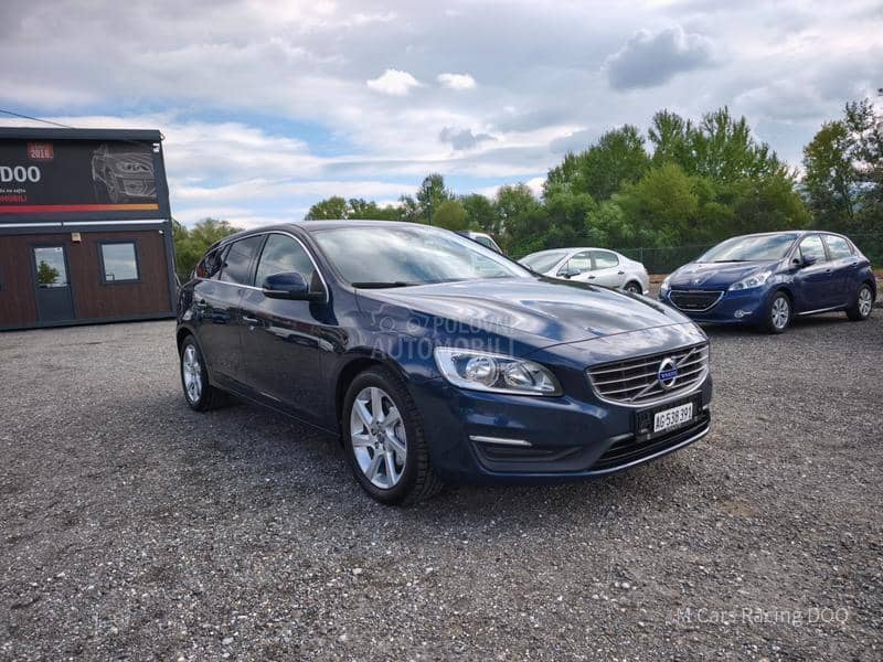 Volvo V60 D5 MOMENTUM