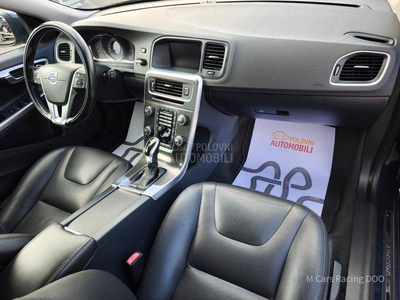 Volvo V60 D5 MOMENTUM
