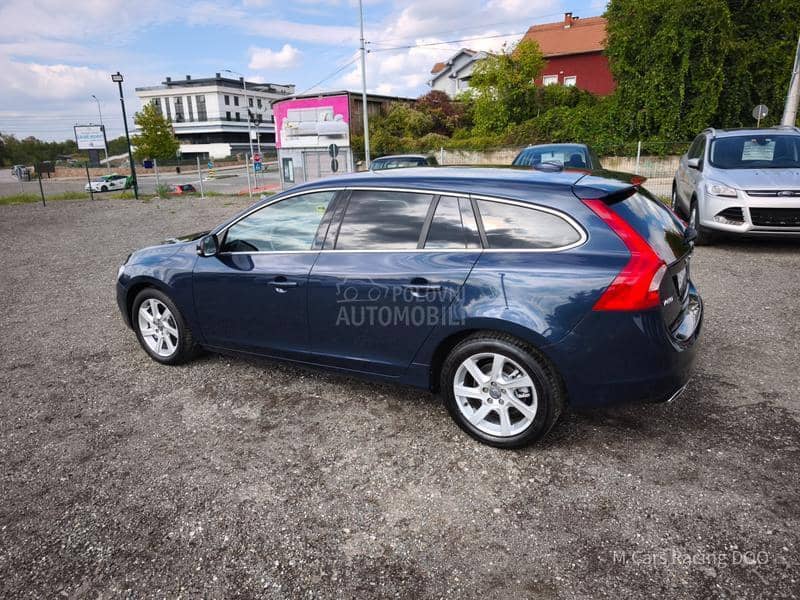 Volvo V60 D5 MOMENTUM