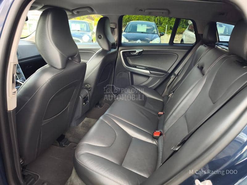 Volvo V60 D5 MOMENTUM