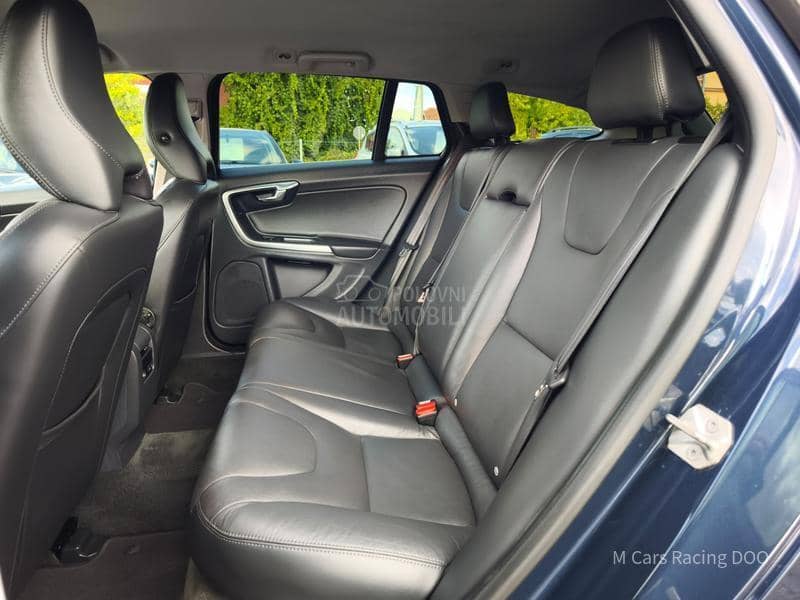 Volvo V60 D5 MOMENTUM