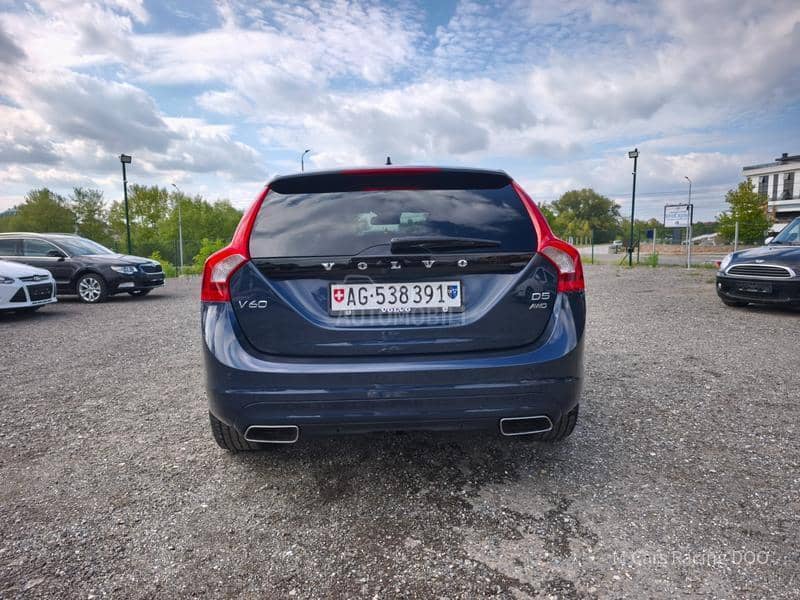 Volvo V60 D5 MOMENTUM