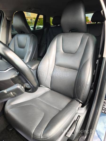 Volvo V60 D5 MOMENTUM