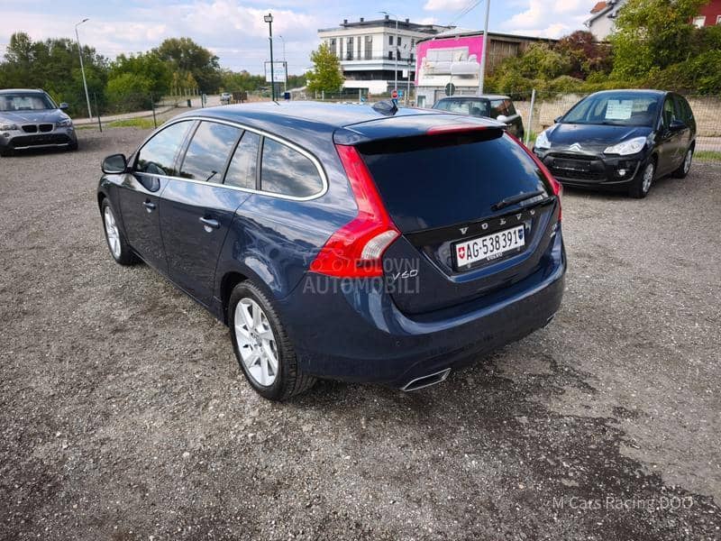 Volvo V60 D5 MOMENTUM