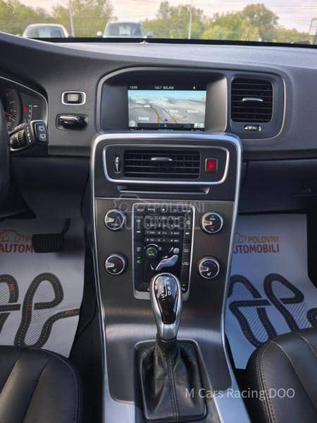 Volvo V60 D5 MOMENTUM