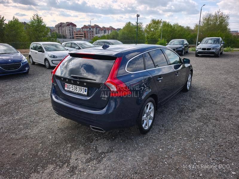Volvo V60 D5 MOMENTUM
