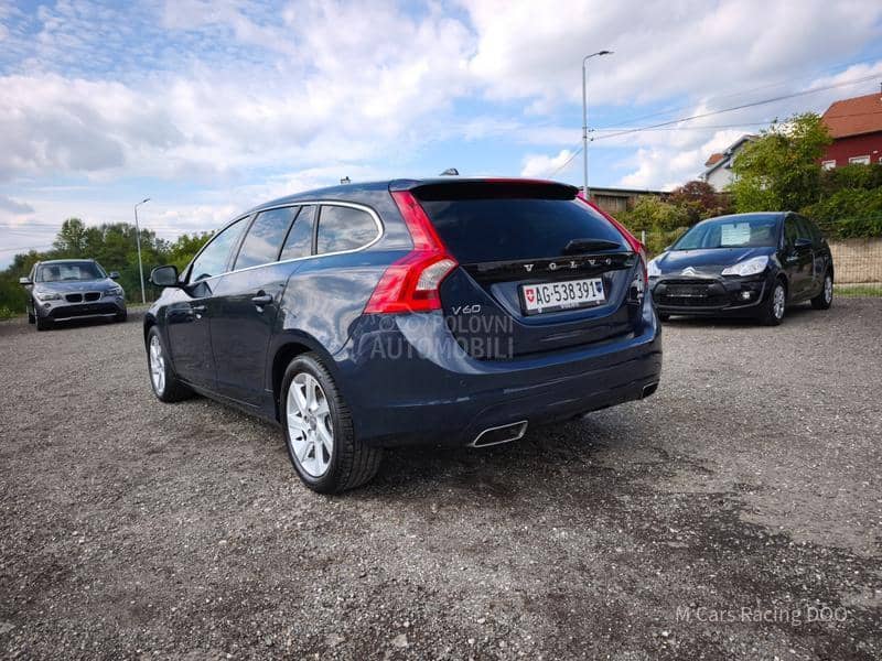 Volvo V60 D5 MOMENTUM
