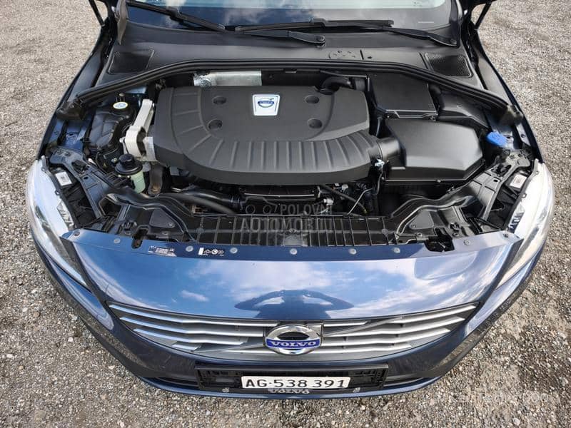 Volvo V60 D5 MOMENTUM