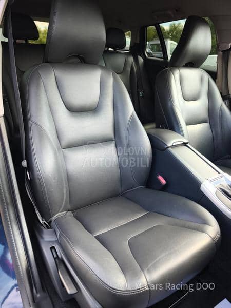 Volvo V60 D5 MOMENTUM