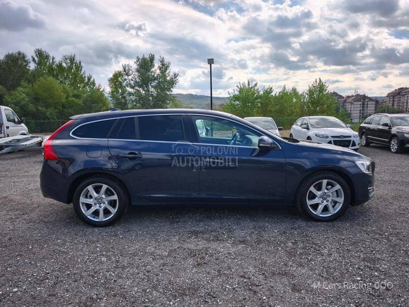 Volvo V60 D5 MOMENTUM