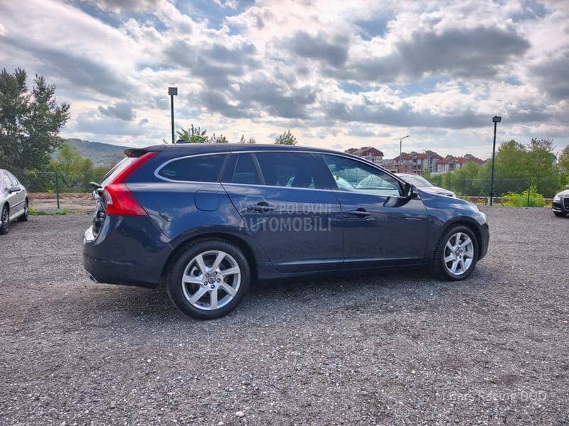 Volvo V60 D5 MOMENTUM
