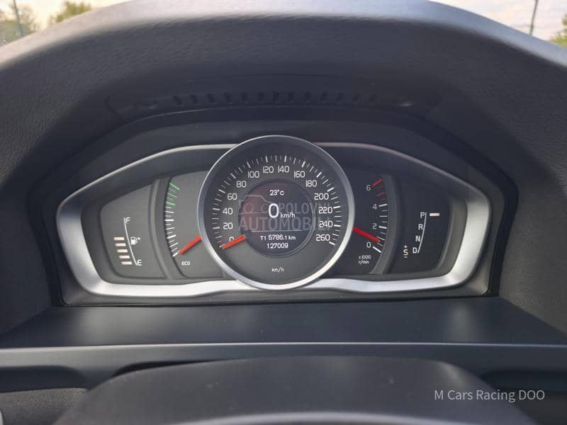 Volvo V60 D5 MOMENTUM