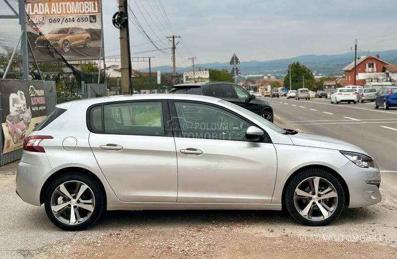 Peugeot 308 MALA KILOMETRAŽA Peugeot 308 MALA KILOMETRAŽA