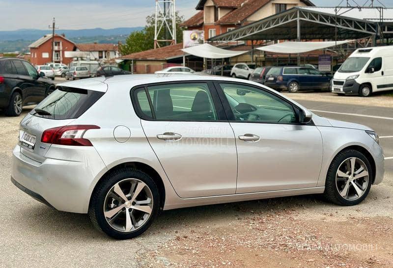 Peugeot 308 MALA KILOMETRAŽA Peugeot 308 MALA KILOMETRAŽA