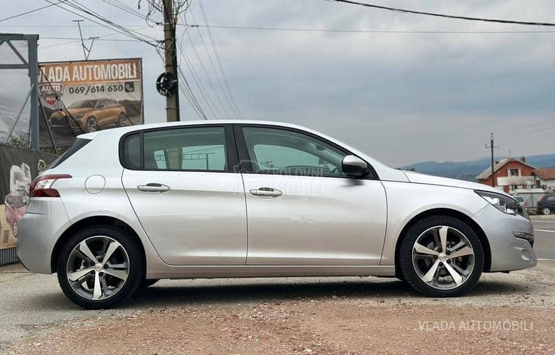 Peugeot 308 MALA KILOMETRAŽA Peugeot 308 MALA KILOMETRAŽA