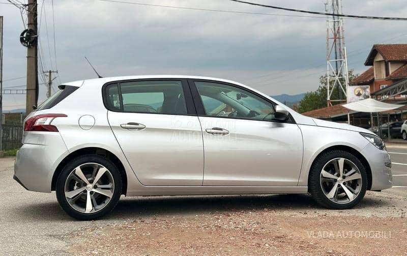 Peugeot 308 MALA KILOMETRAŽA Peugeot 308 MALA KILOMETRAŽA