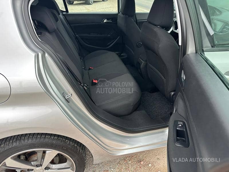 Peugeot 308 MALA KILOMETRAŽA Peugeot 308 MALA KILOMETRAŽA