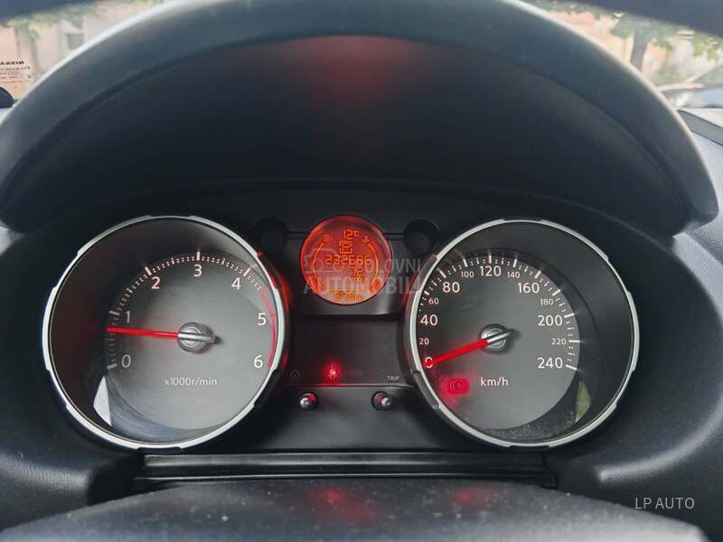 Nissan Qashqai + 2 2.0 dCi