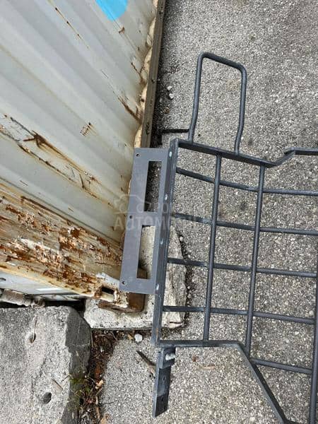 Zaštitna mreža za prednji dio utovarivača