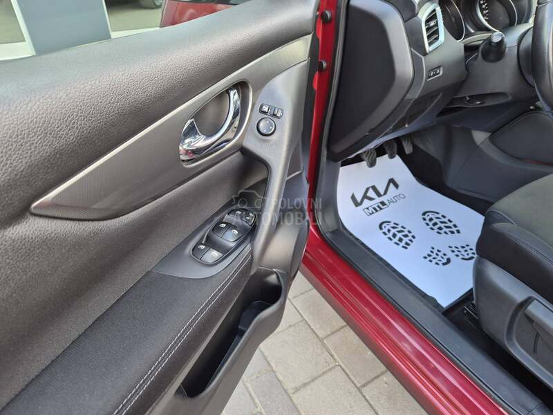 Nissan Qashqai 1.2  N- CONECTA LED