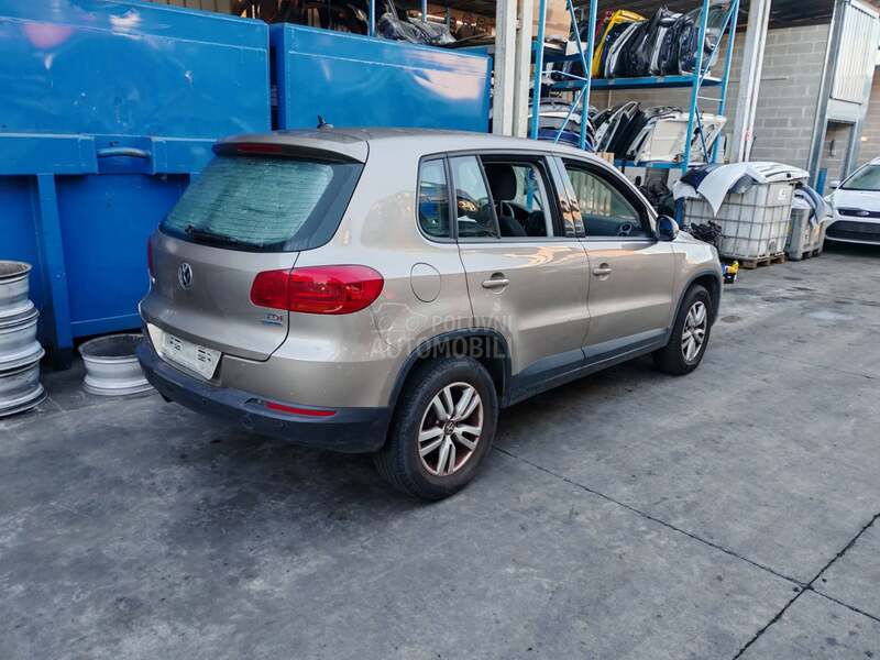 Volkswagen Tiguan 2013. god. -  kompletan auto u delovima