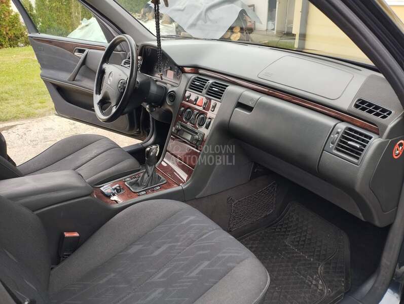 Mercedes Benz E 220 2.2 cdi
