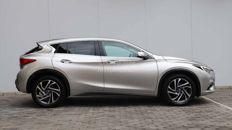 Infiniti Q30 