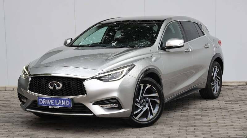 Infiniti Q30 
