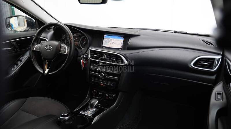 Infiniti Q30 