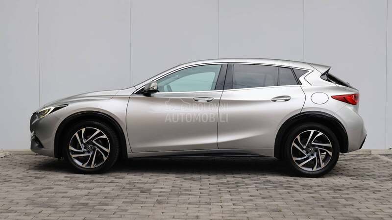 Infiniti Q30 