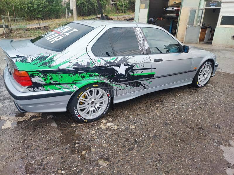 BMW 318 