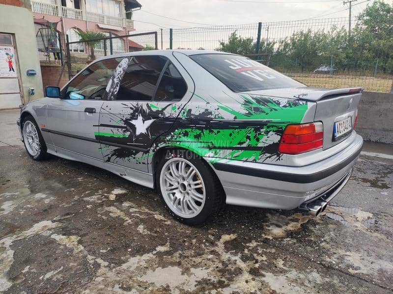 BMW 318 