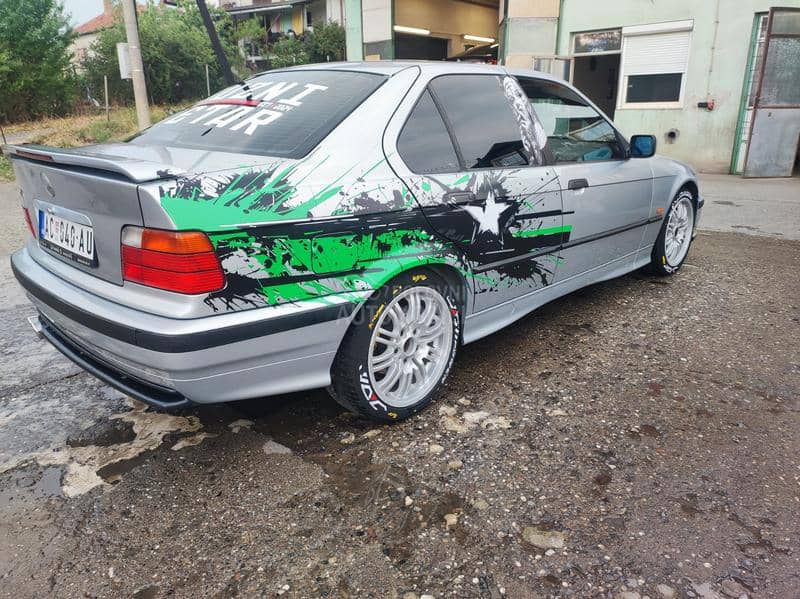 BMW 318 