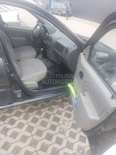 Dacia Logan 