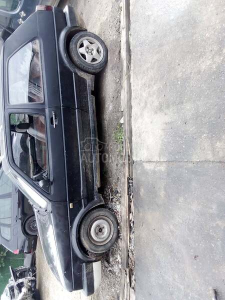 Volkswagen Golf 1991. god. -  kompletan auto u delovima