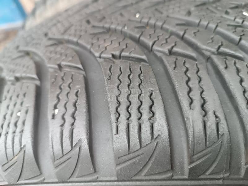 Kumho 225/60 R17 Zimska