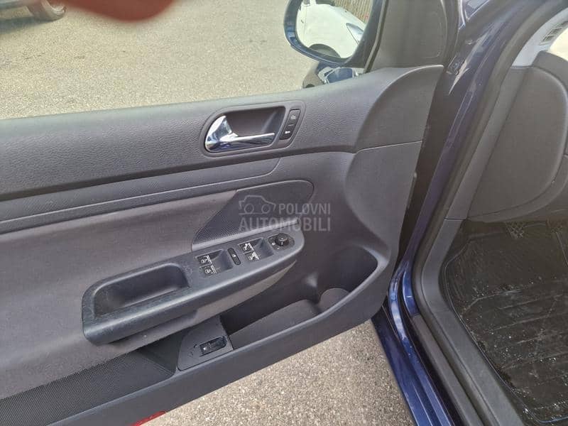 Volkswagen Golf 5 1,6 fsi
