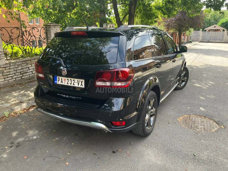 Fiat Freemont Cross AWD Black Code