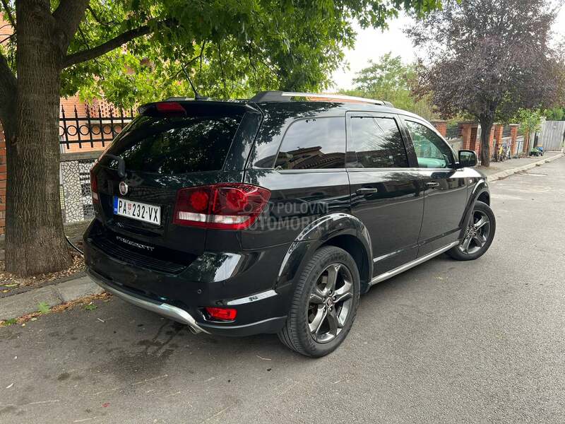 Fiat Freemont Cross AWD Black Code