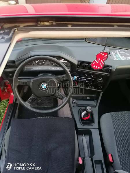 BMW 318 e30
