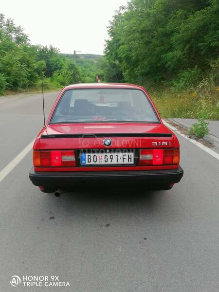 BMW 318 e30