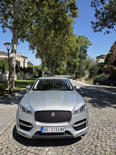 Jaguar F pace R SPORT