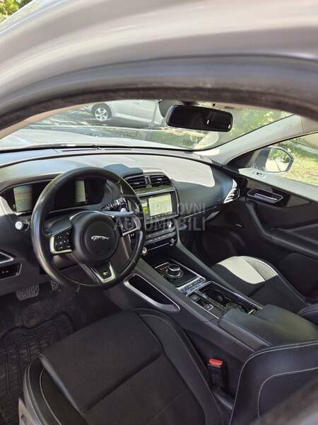 Jaguar F pace R SPORT