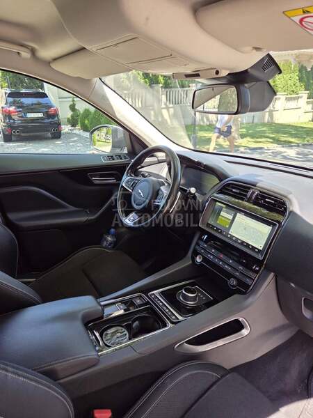 Jaguar F pace R SPORT