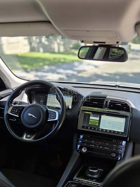 Jaguar F pace R SPORT