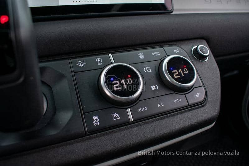 Land Rover Defender 90  P300