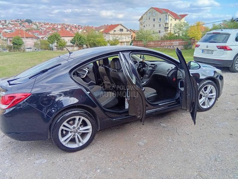 Opel Insignia CDTI crveno I