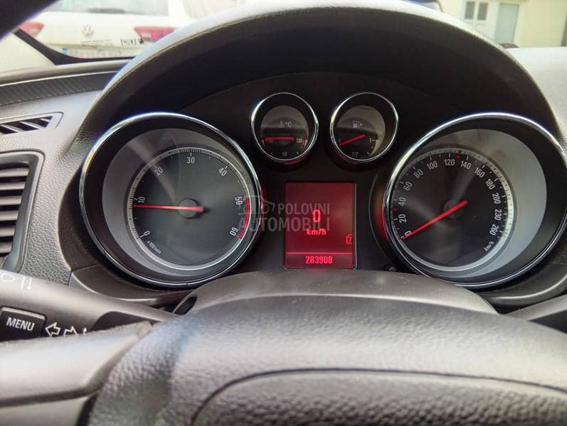 Opel Insignia CDTI crveno I