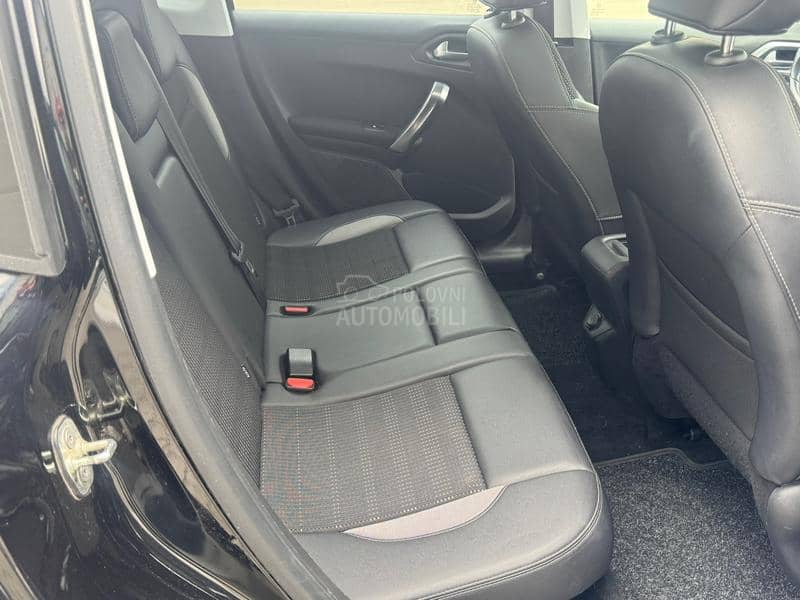 Peugeot 2008 1.2 ALLURE